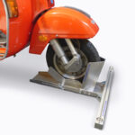 Motowippe GRIP VESPA - Freistehende Vorderradwippe für Vespas