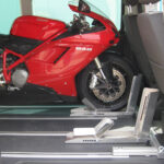 Motowippe TRUCK TWIN – VW T5/T6 oder T7 MULTIVAN – Doppelanlage für Motorräder – Bild 3