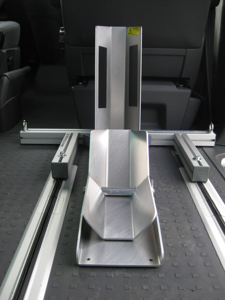 Motowippe TRUCK SINGLE — T5/T6 MULTIVAN — Motorradwippen-Einfachanlage für Motorräder, Motorradtransport im VW Bus