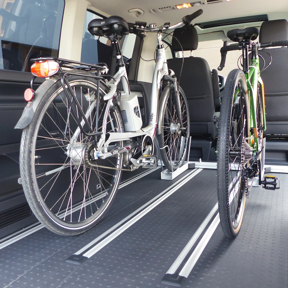 Transportiere deine Fahrräder ganz easy in einem VW Multivan!